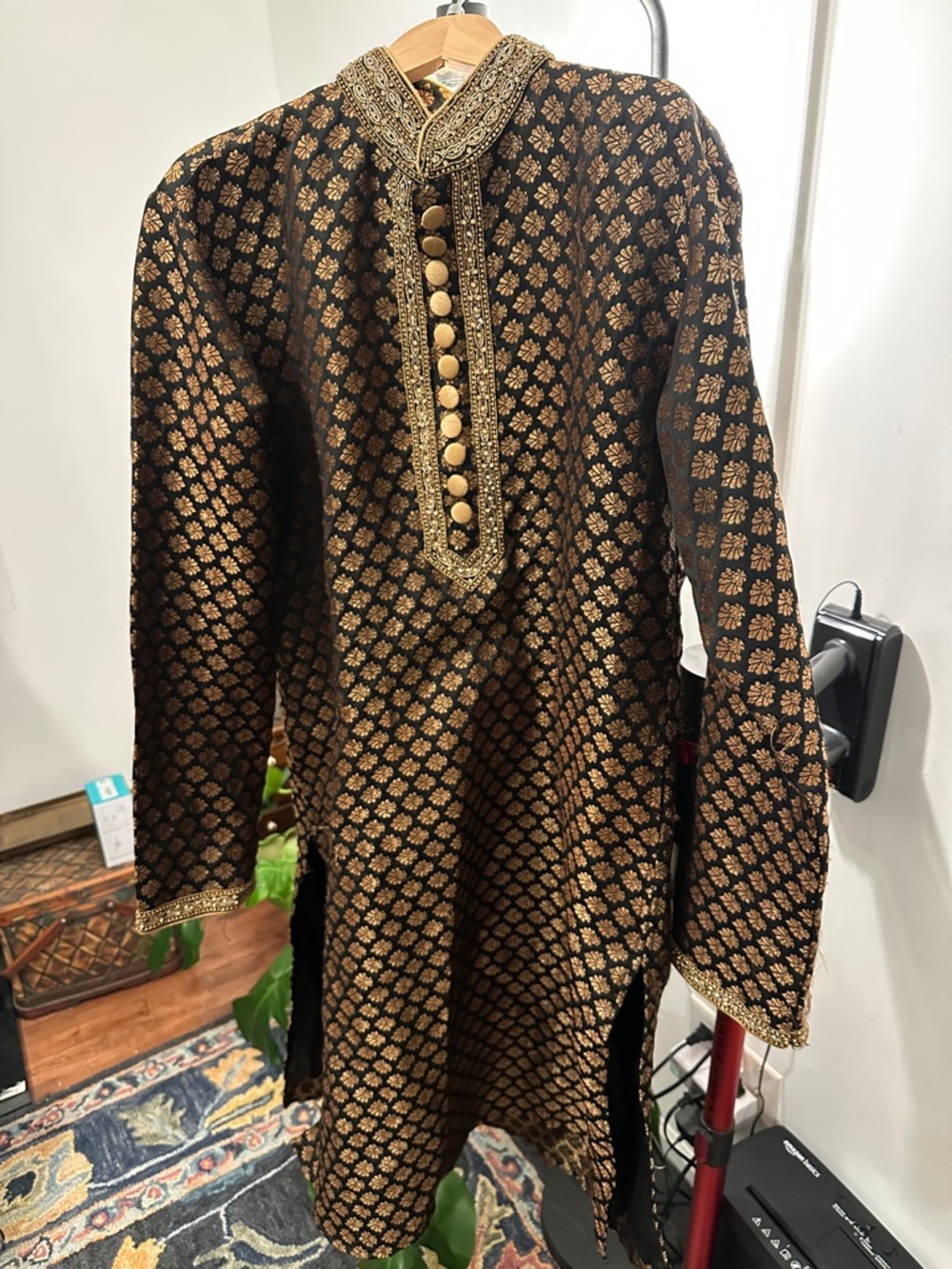 Men's Luxury Black and Gold Embroidered Kurta Size M/L